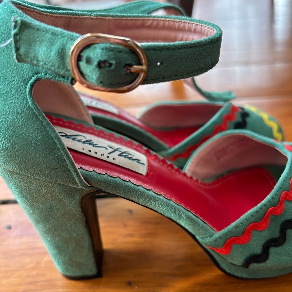 Kelly Green Platform Peeptoes w. RickRack Detail